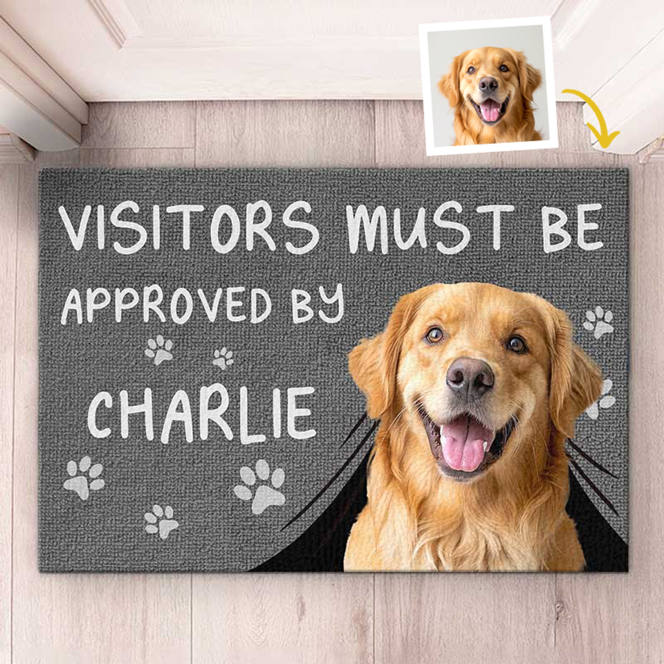 Personalisierte Fußmatte mit dem Bild Deines Hundes und lustigem Spruch - Visitors must be approved by... -