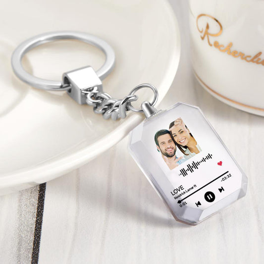 Personalisierter Kristall-Schlüsselanhänger mit eigenem Bild und Lied -