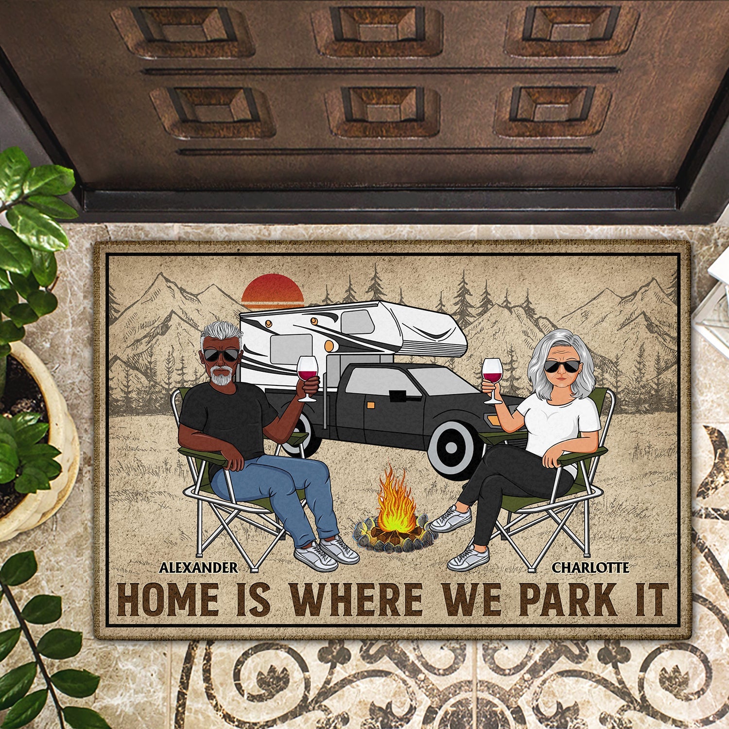 Personalisierte Fußmatte mit Euren Namen und lustigem Spruch - Home Is Where We Park It -