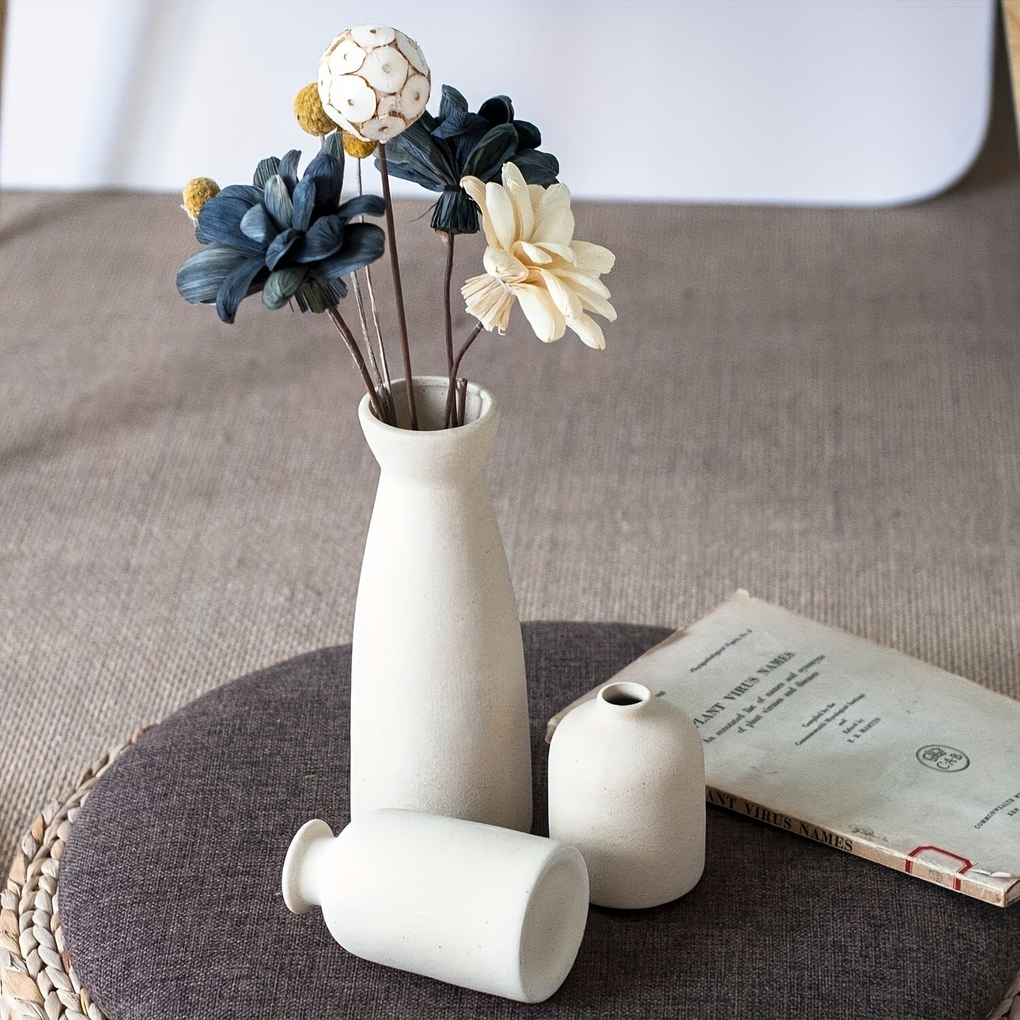 3er-Set Boho Keramikvasen in Beige oder Weiß -  „Form & Blüte“ – Mattes Finish, Geometrisch-Florale Designs & Sockel-Form, Rutschfest & Dekorativ für Wohnzimmer & Bücherregal