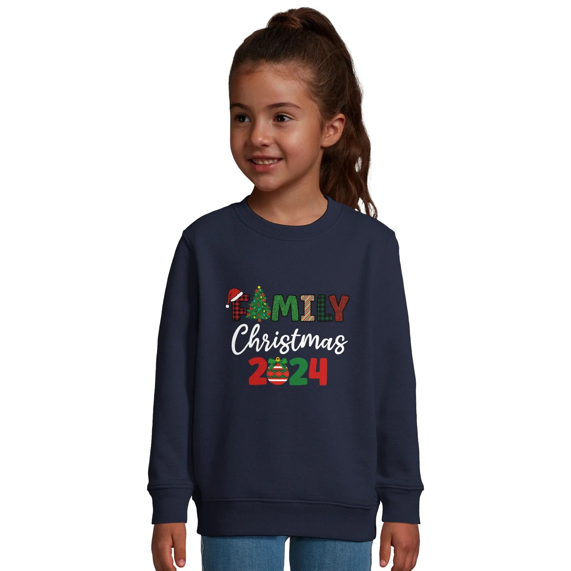Unisex Kinder Sweatshirt mit Christbaum und Weihnachtskugel - Familiy Christmas 2024 - hübscher Print für Weihnachten und Winter - 4 bis 14 Jahre – in vielen Farben und Größen -